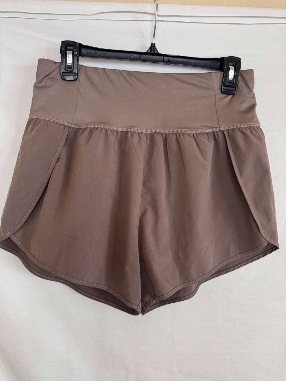 Women's High-Waist Performance Shorts - Brown